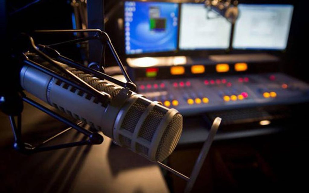 Foto 1 de 106.5 mhz - Radio Show